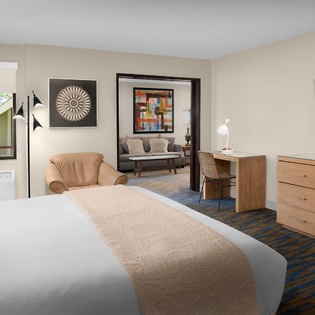 Ashland Hills Hotel & Suites Exterior foto