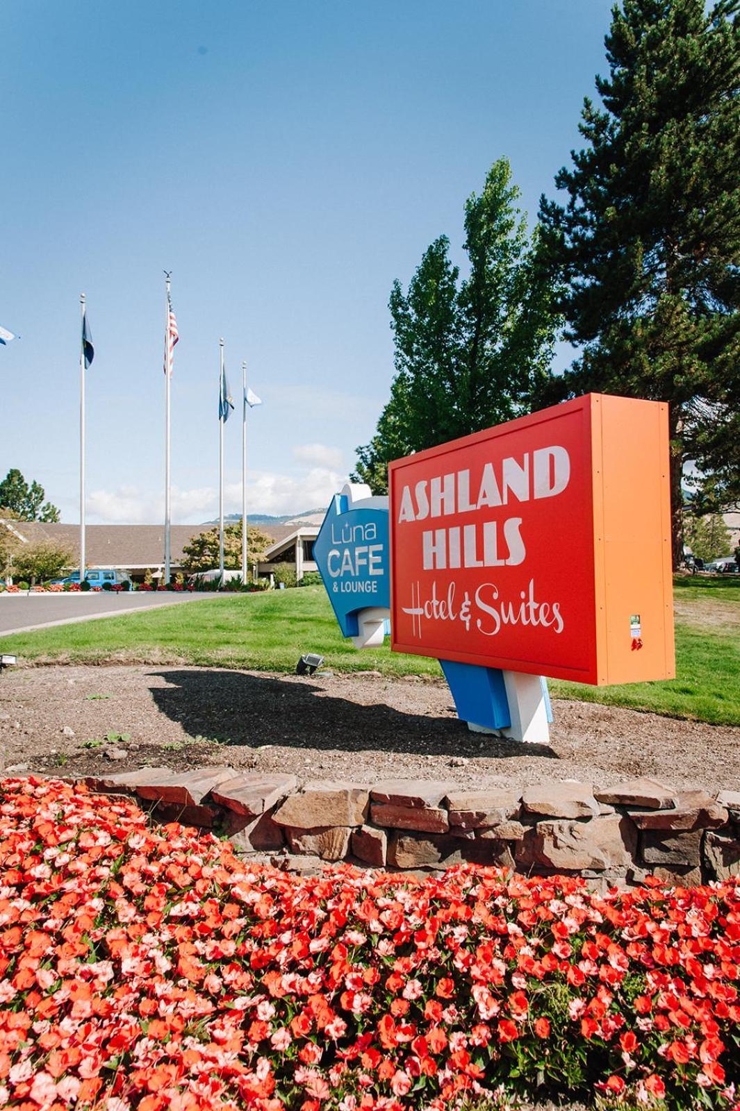 Ashland Hills Hotel & Suites Exterior foto
