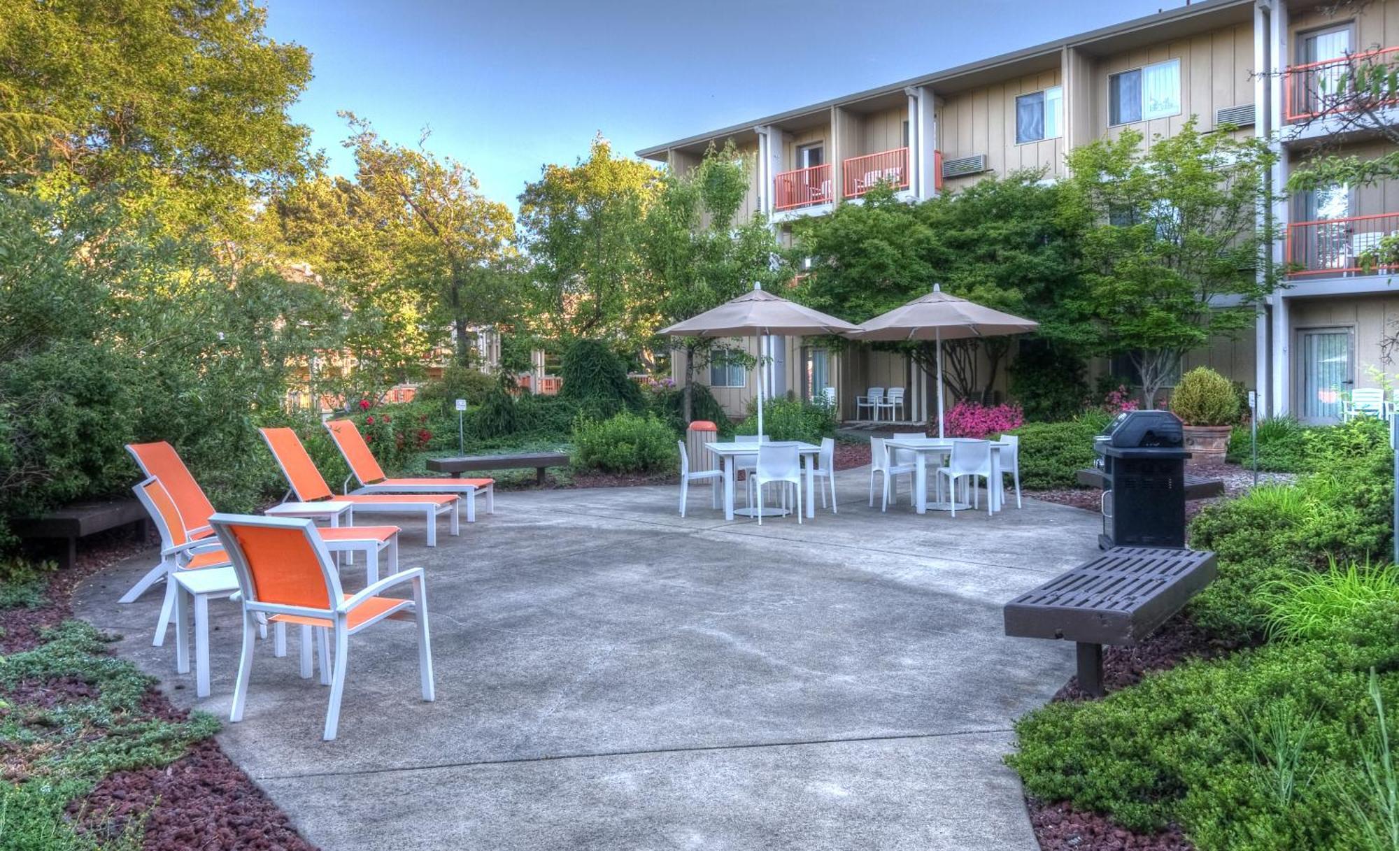 Ashland Hills Hotel & Suites Exterior foto