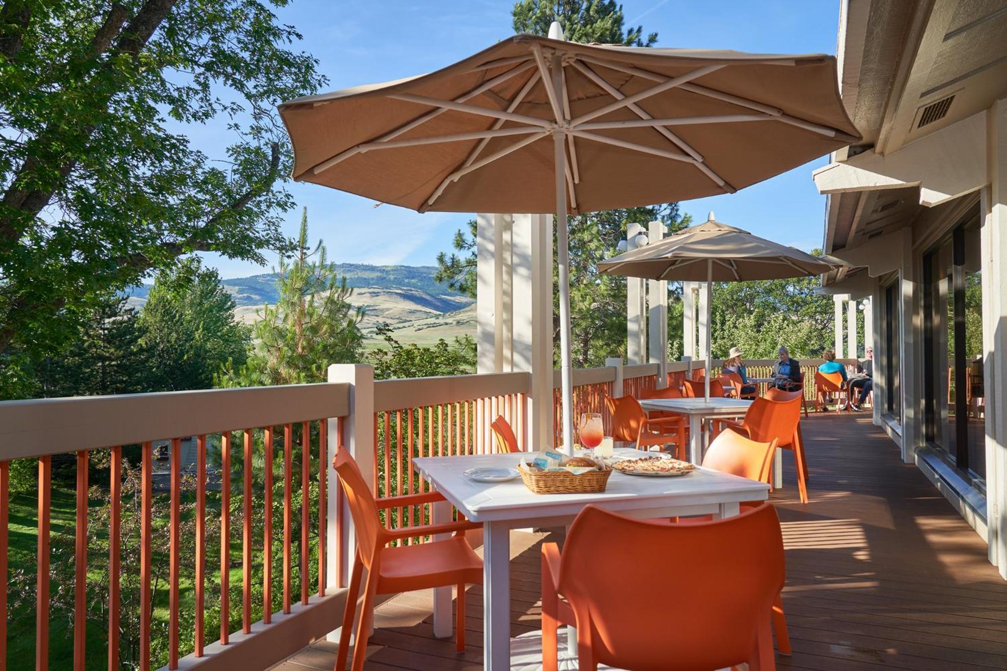 Ashland Hills Hotel & Suites Exterior foto