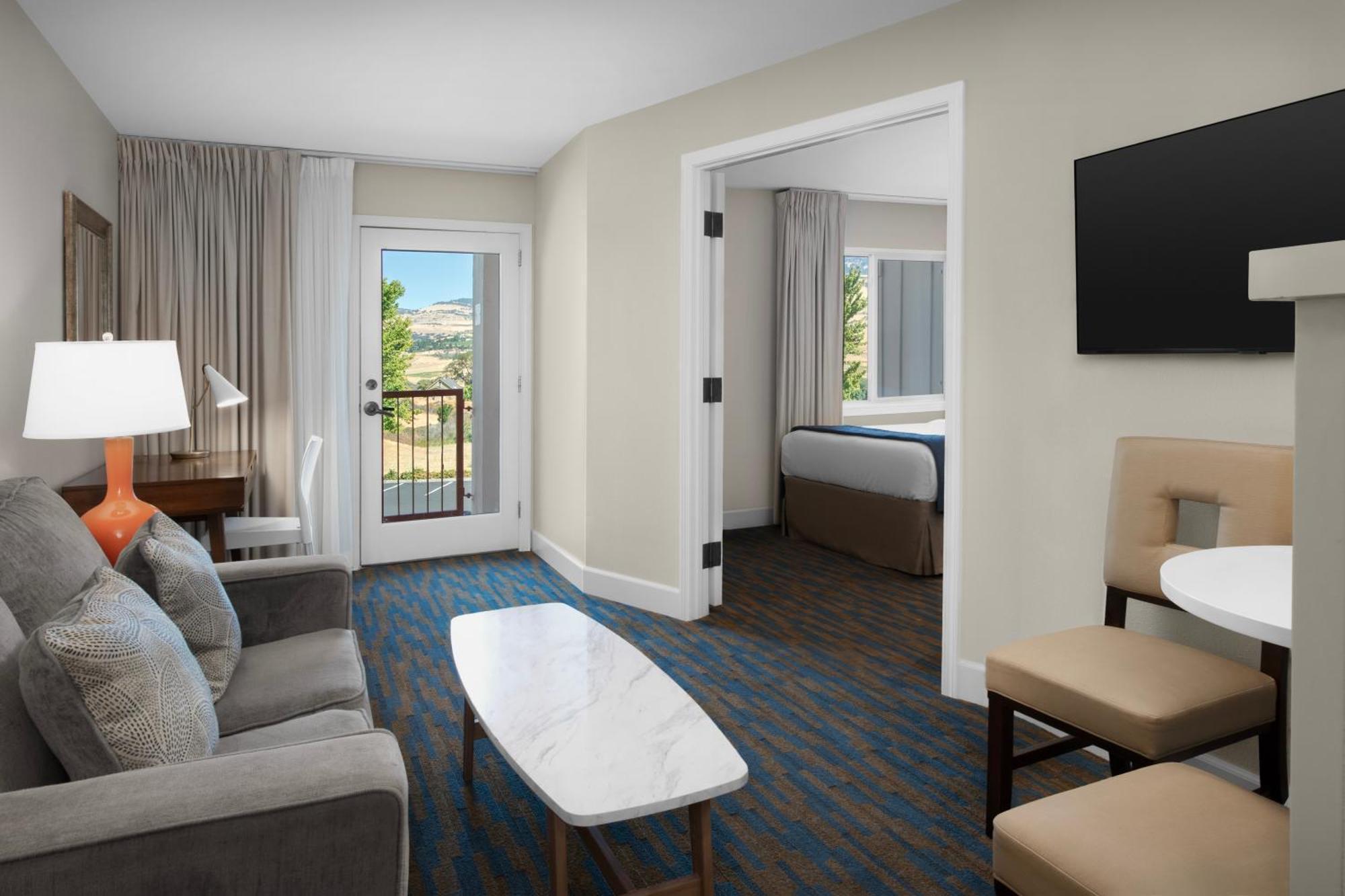 Ashland Hills Hotel & Suites Exterior foto